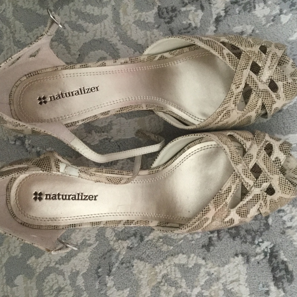 Naturalizer Snake Print Heels!! - Picture 6 of 7